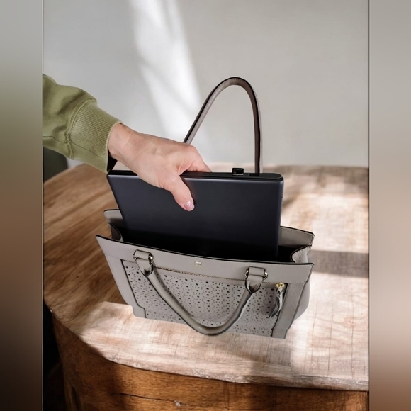 ♠️Kate Spade perforated Leather Tote - Picture 2 of 14